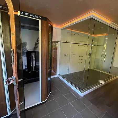 International House Superior Suit Penthouse Apartment Solden